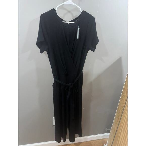 NWT Size 1 TORRID black cropped jumpsuit - Picture 1 of 6